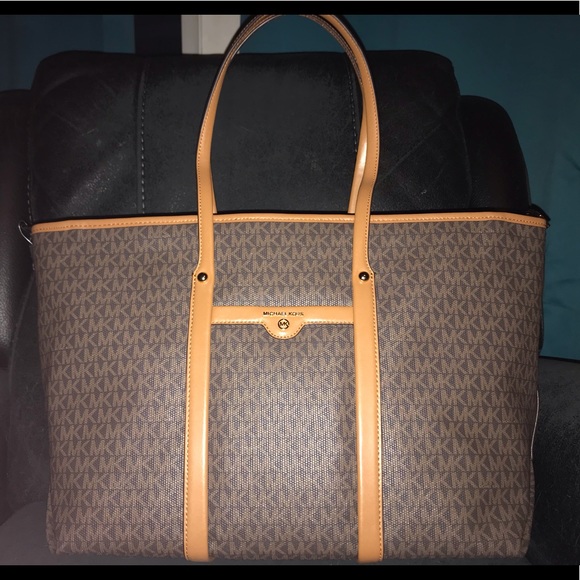 Michael Kors - Picture 2 of 6